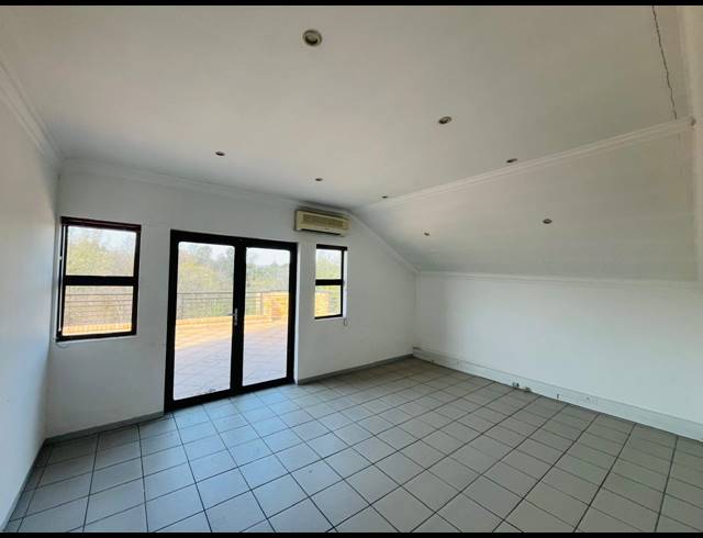 92M² OFFICE TO LET IN FOURWAYS